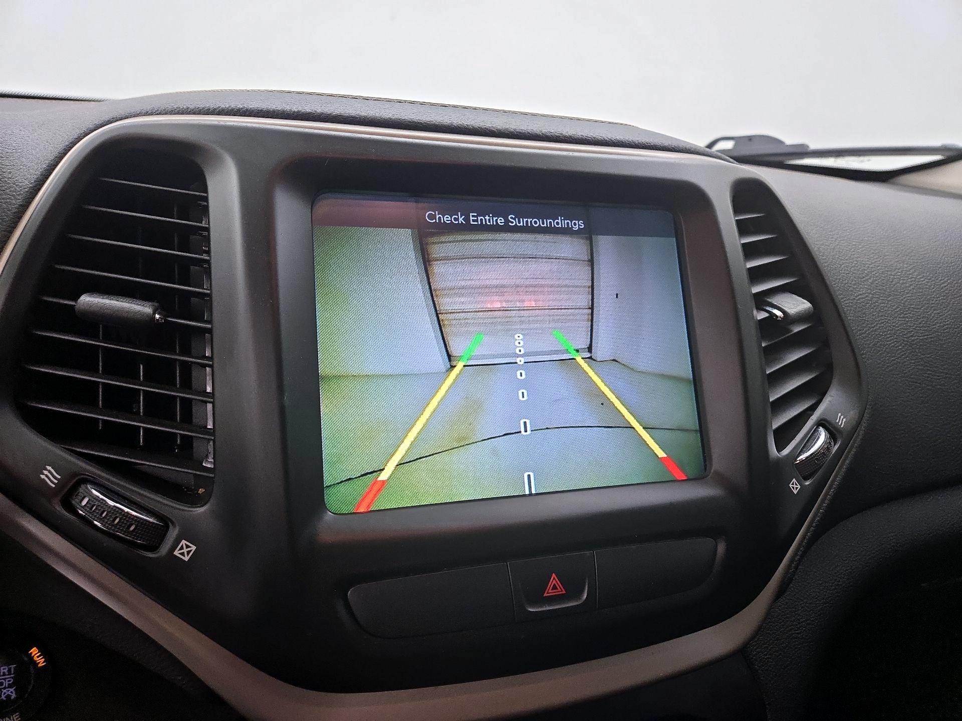 Thumbnail: 2016 Jeep Cherokee - 14
