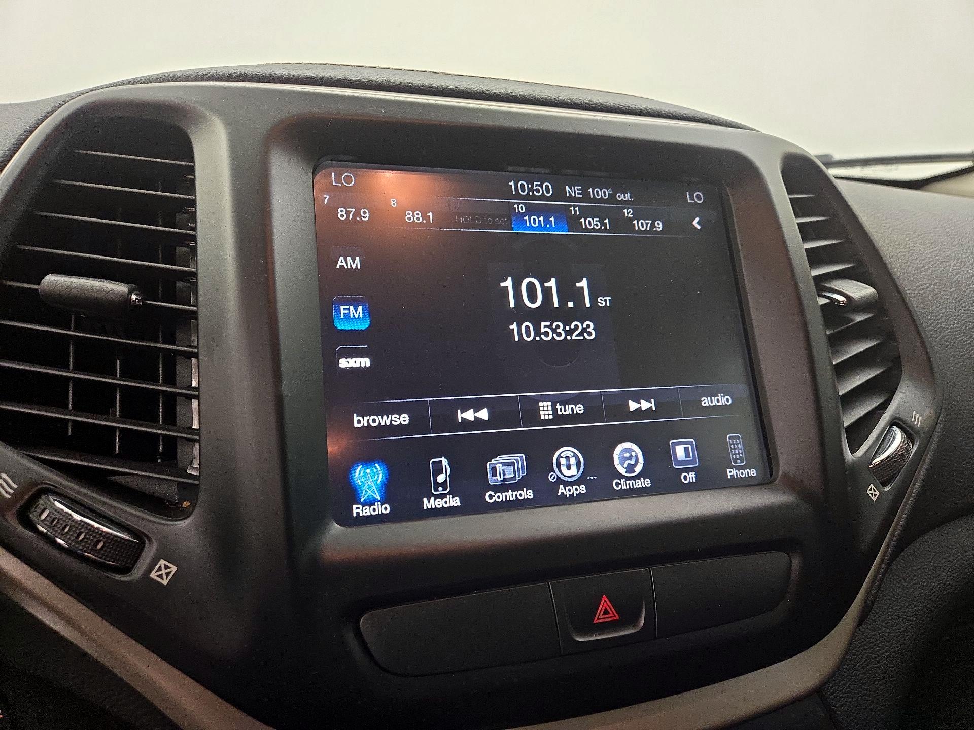 Thumbnail: 2016 Jeep Cherokee - 15