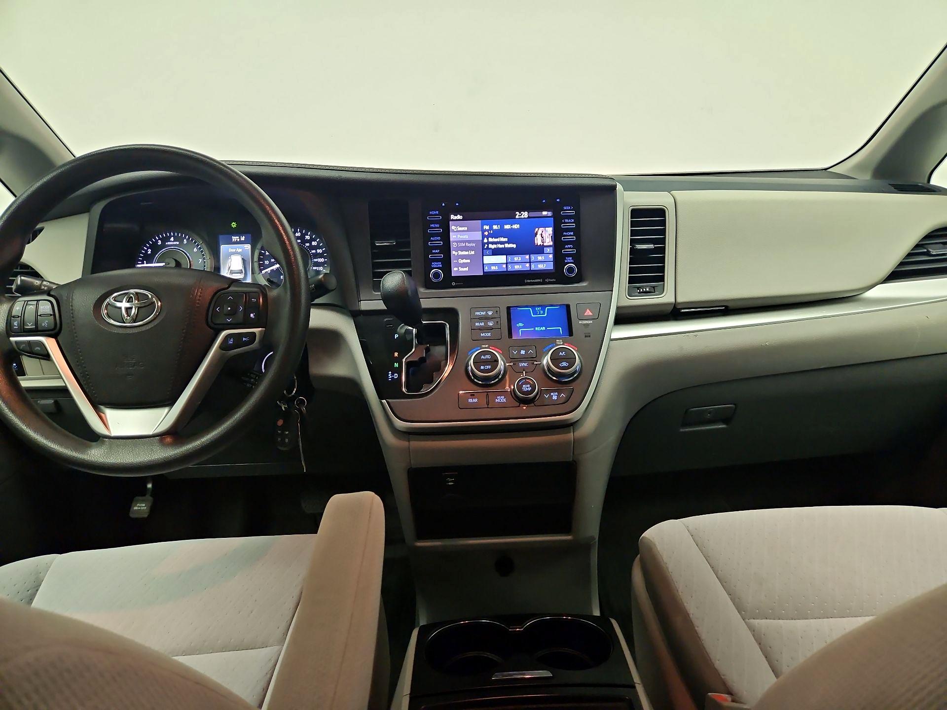 Thumbnail: 2020 Toyota Sienna - 9