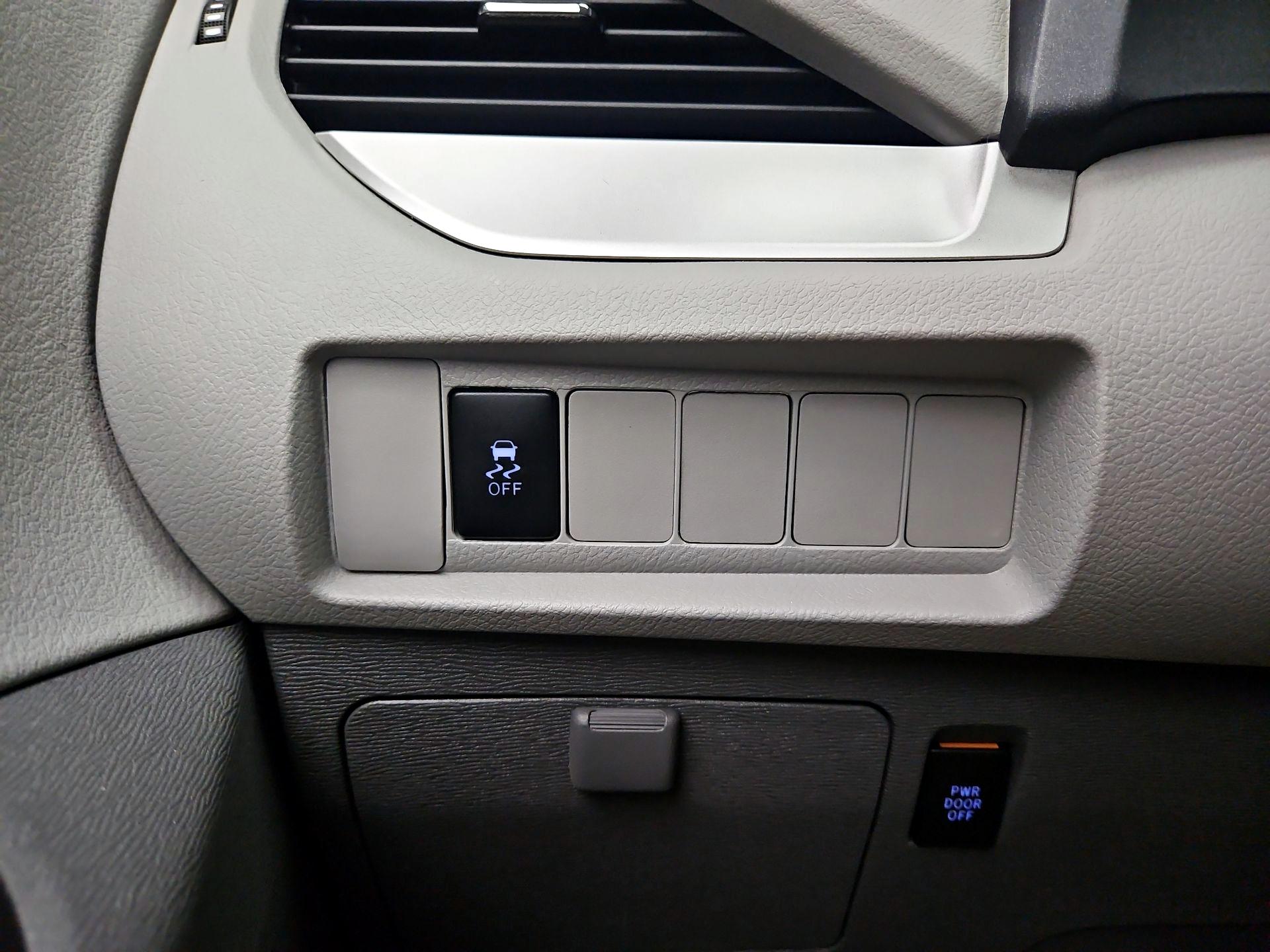 Thumbnail: 2020 Toyota Sienna - 13