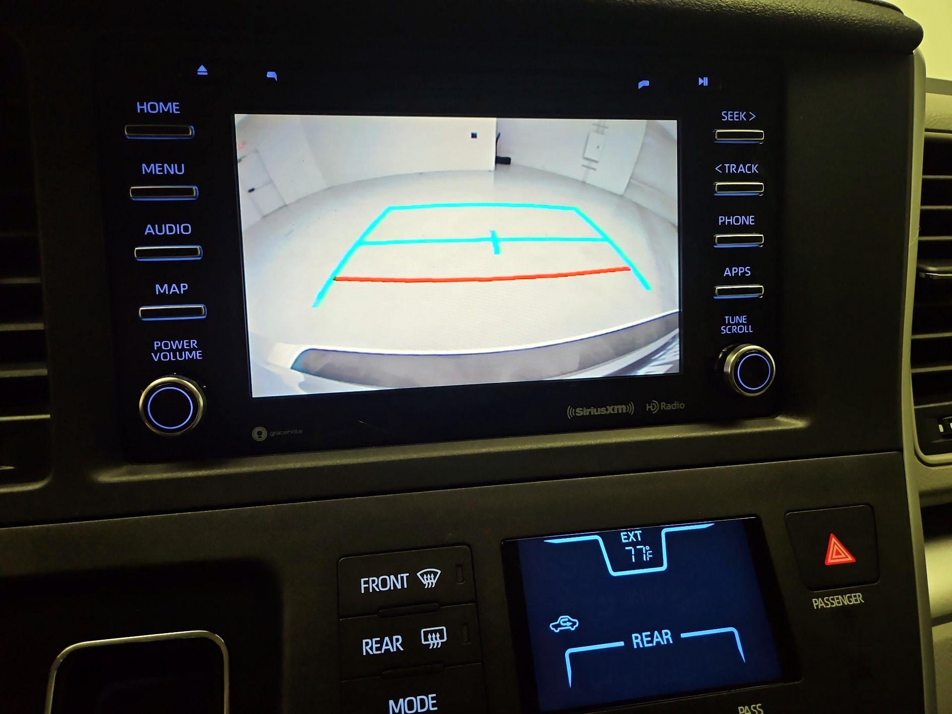 Thumbnail: 2020 Toyota Sienna - 14