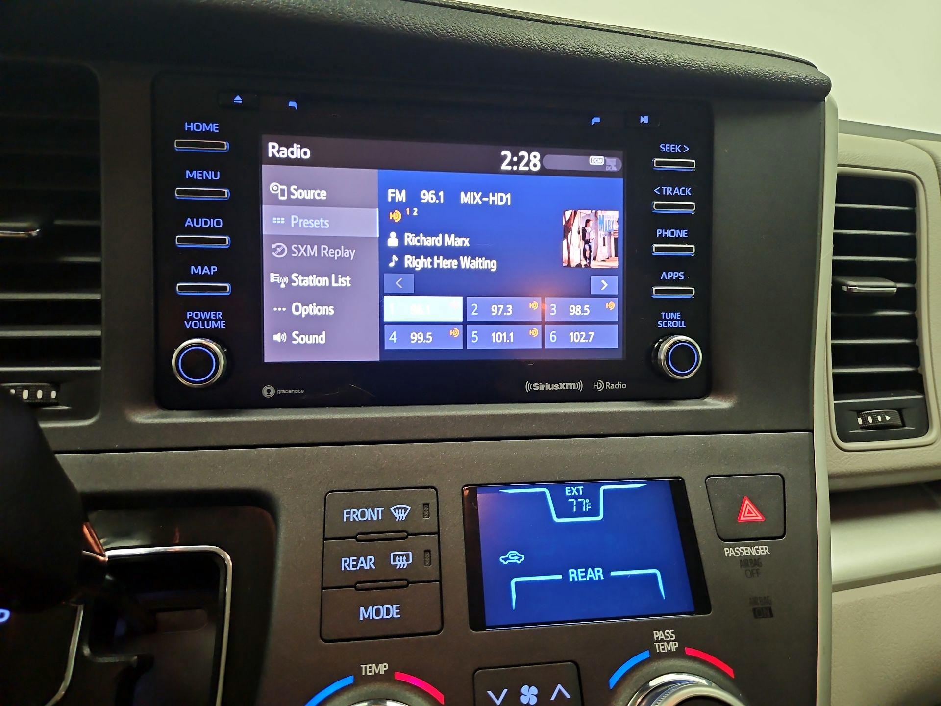 Thumbnail: 2020 Toyota Sienna - 15