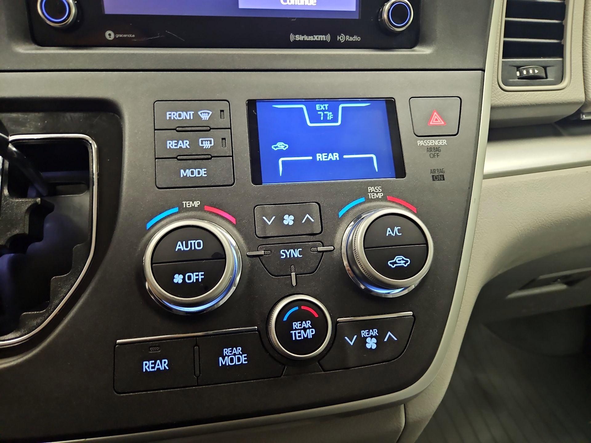 Thumbnail: 2020 Toyota Sienna - 16