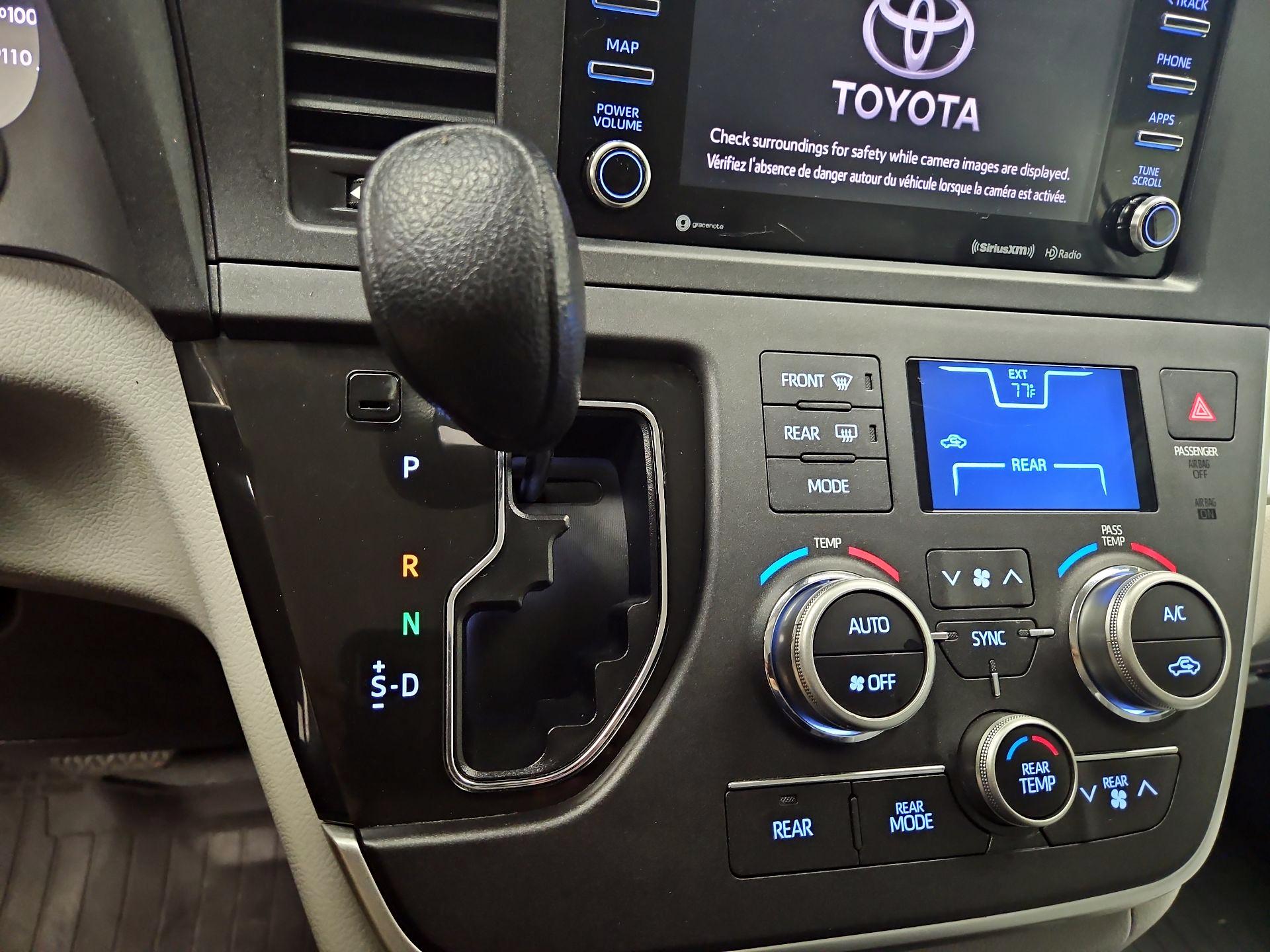 Thumbnail: 2020 Toyota Sienna - 17