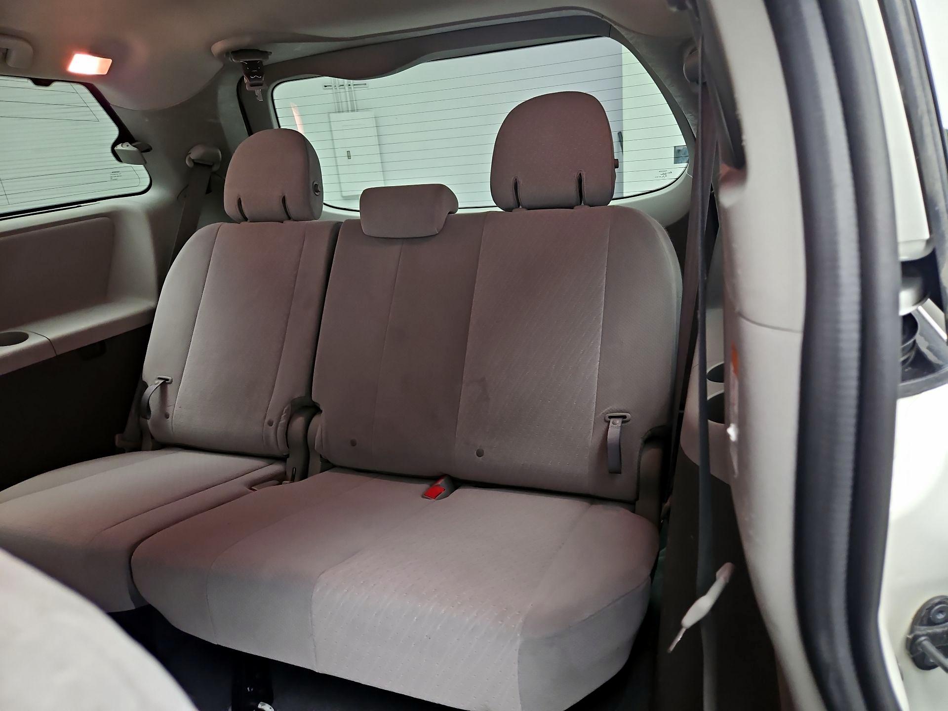 Thumbnail: 2020 Toyota Sienna - 20