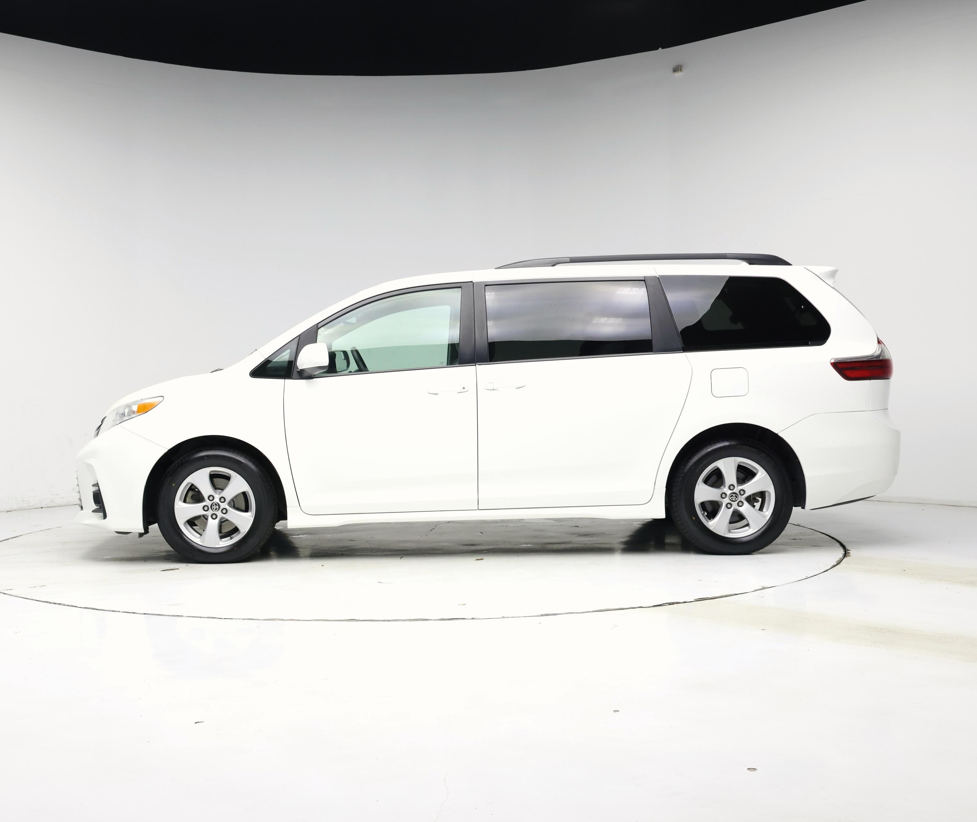 Thumbnail: 2020 Toyota Sienna - 3