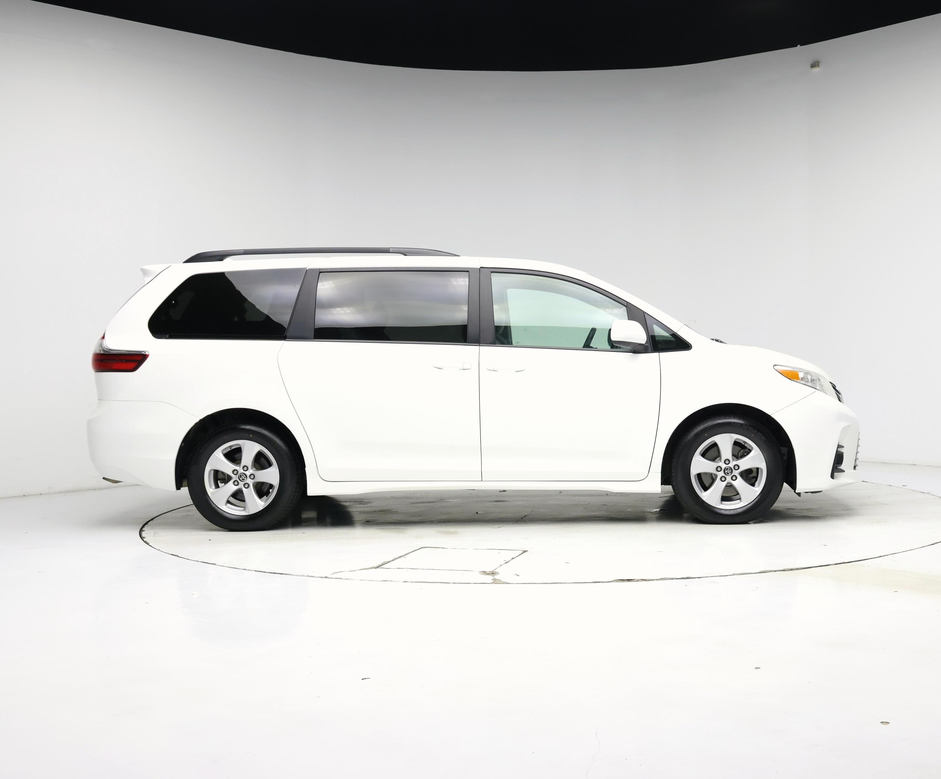 Thumbnail: 2020 Toyota Sienna - 7