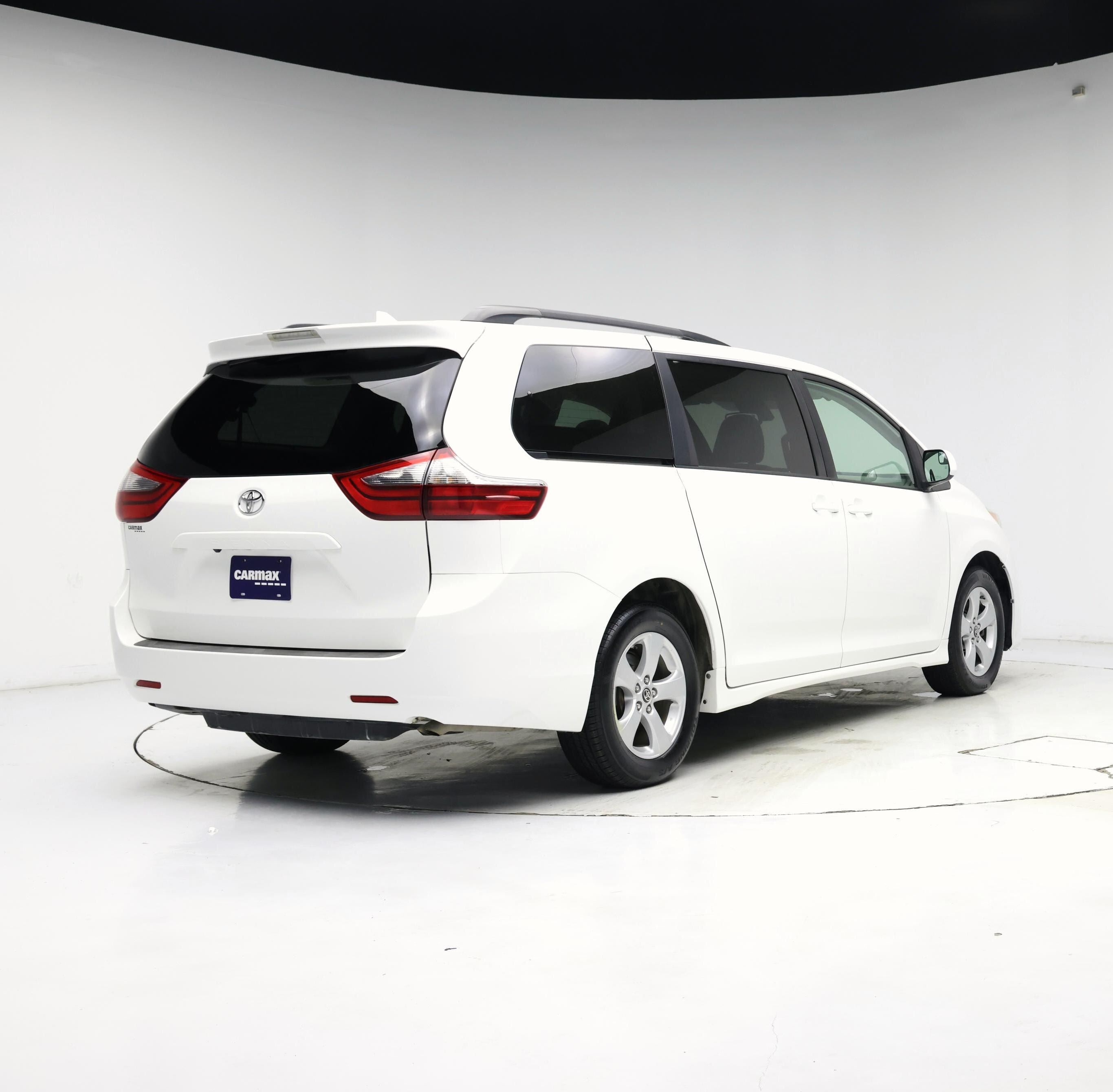 Thumbnail: 2020 Toyota Sienna - 8