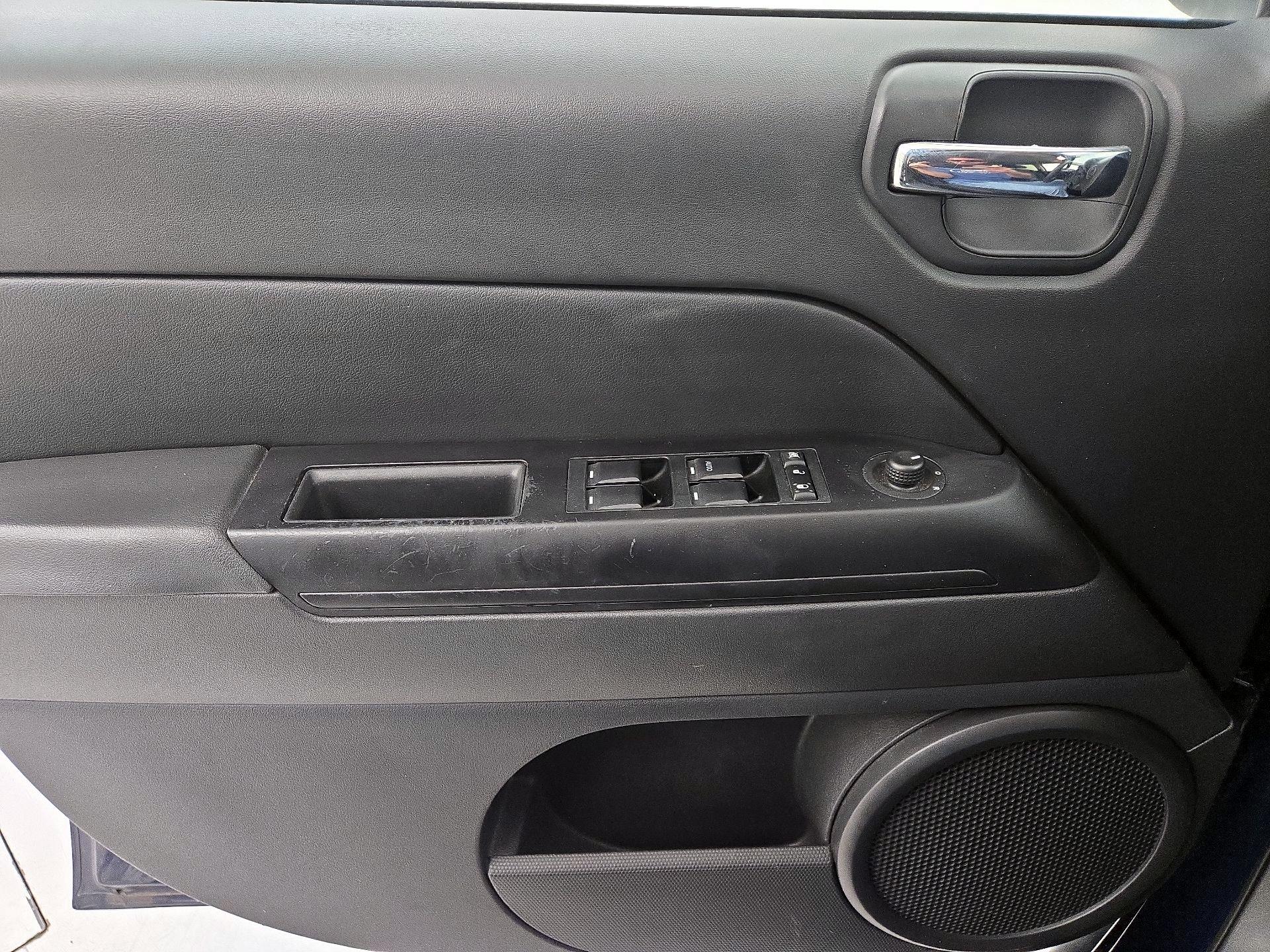 Thumbnail: 2015 Jeep Compass - 12