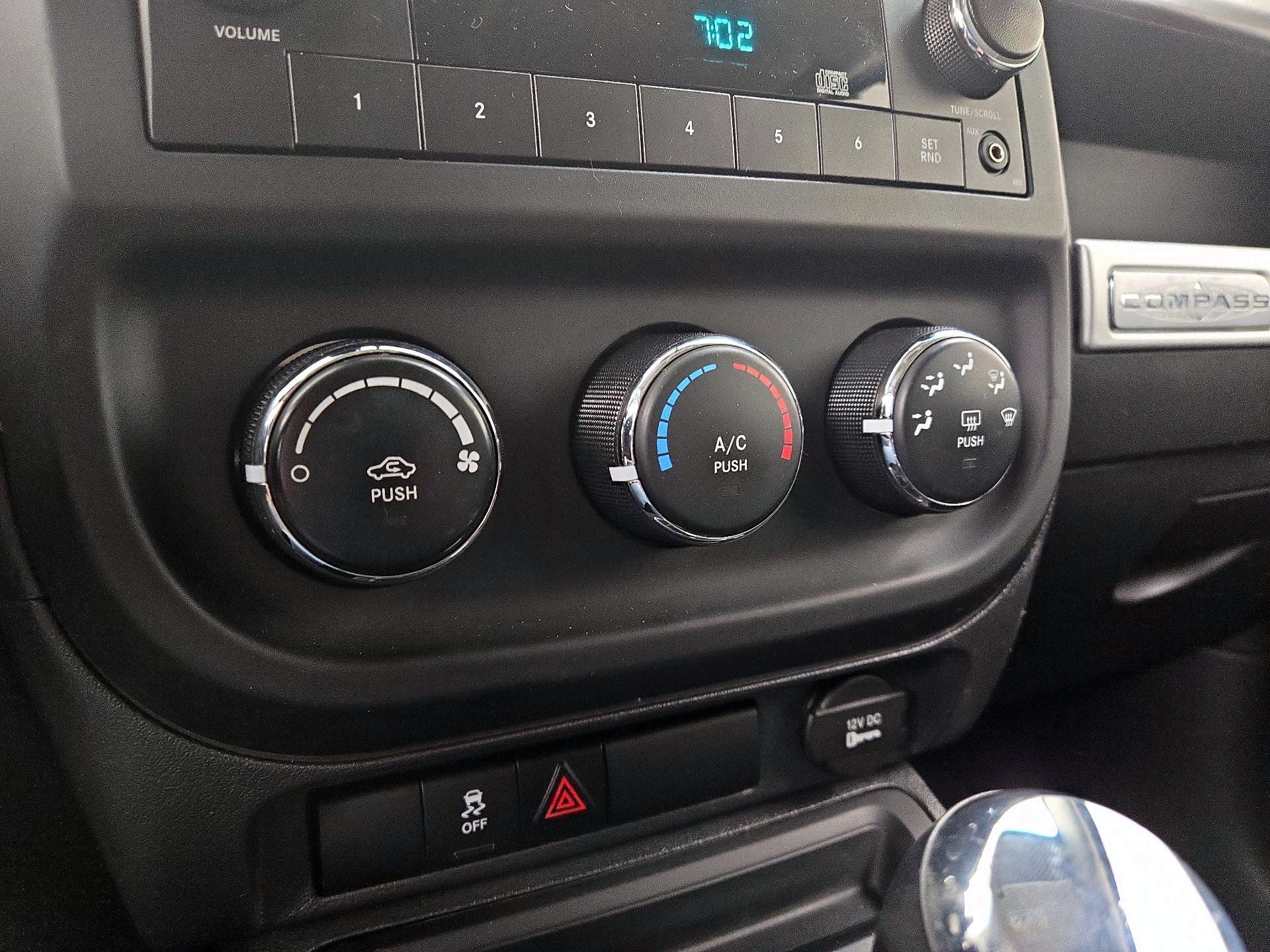 Thumbnail: 2015 Jeep Compass - 14