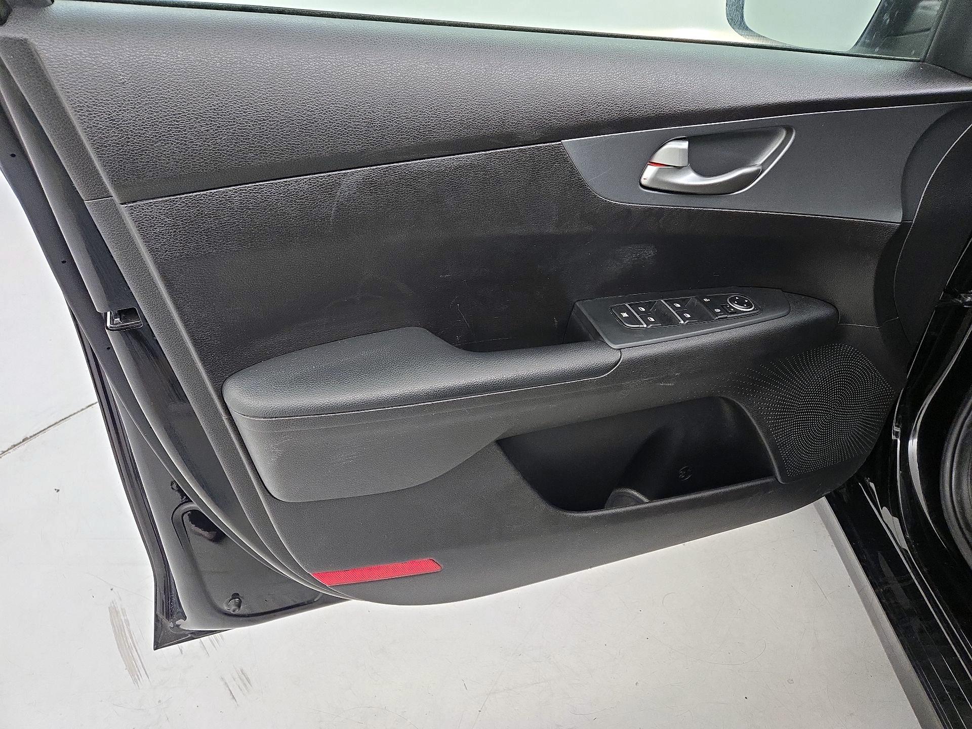 Thumbnail: 2021 Kia Forte - 12