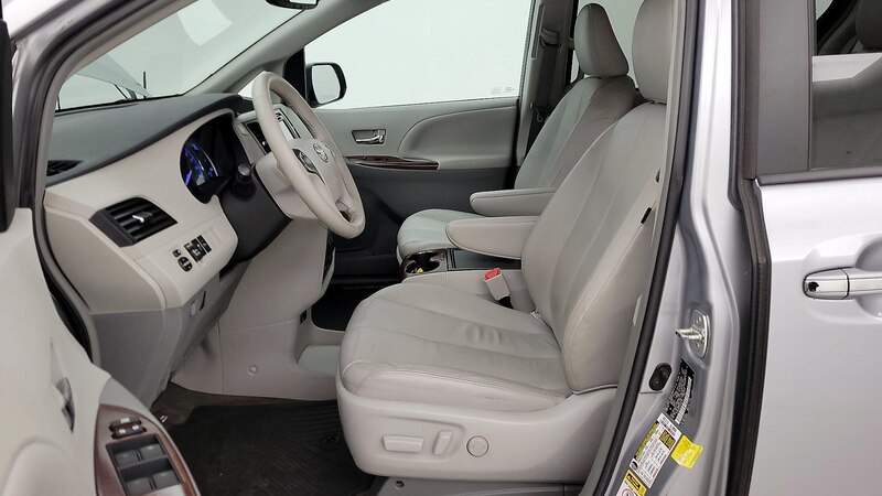 2013 Toyota Sienna XLE 11