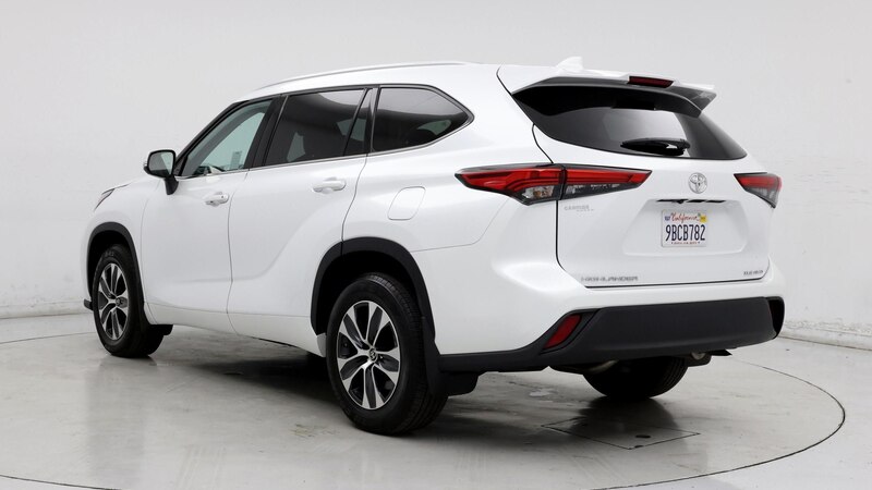 2022 Toyota Highlander XLE 2