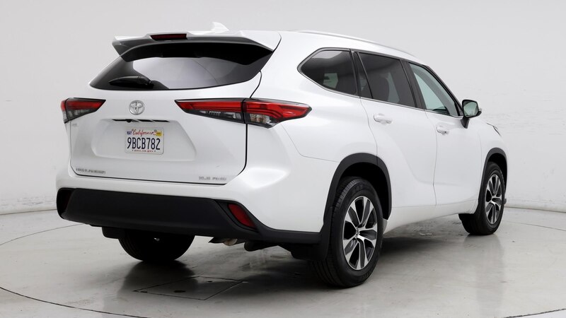 2022 Toyota Highlander XLE 8