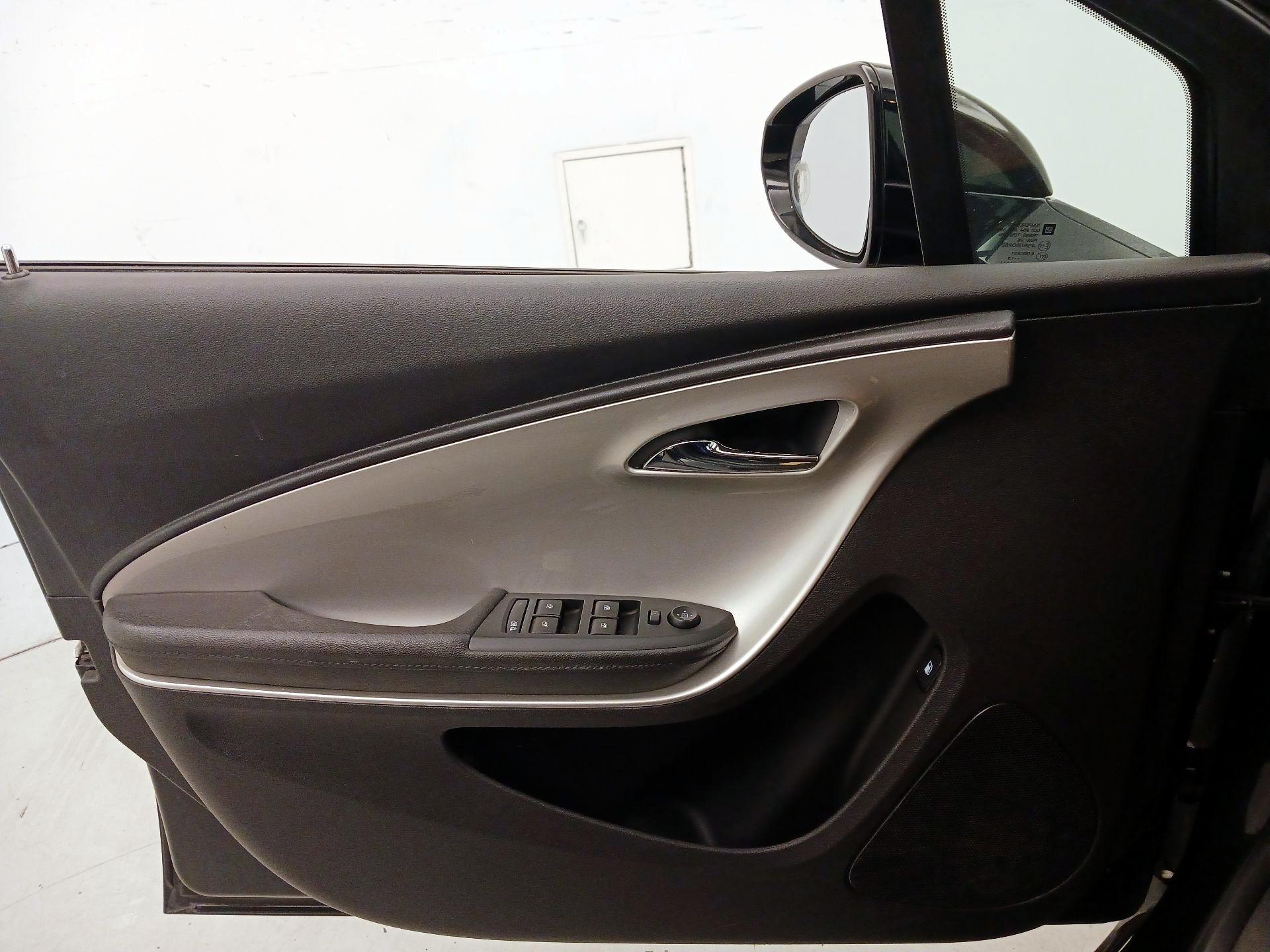 Thumbnail: 2014 Chevrolet Volt - 12