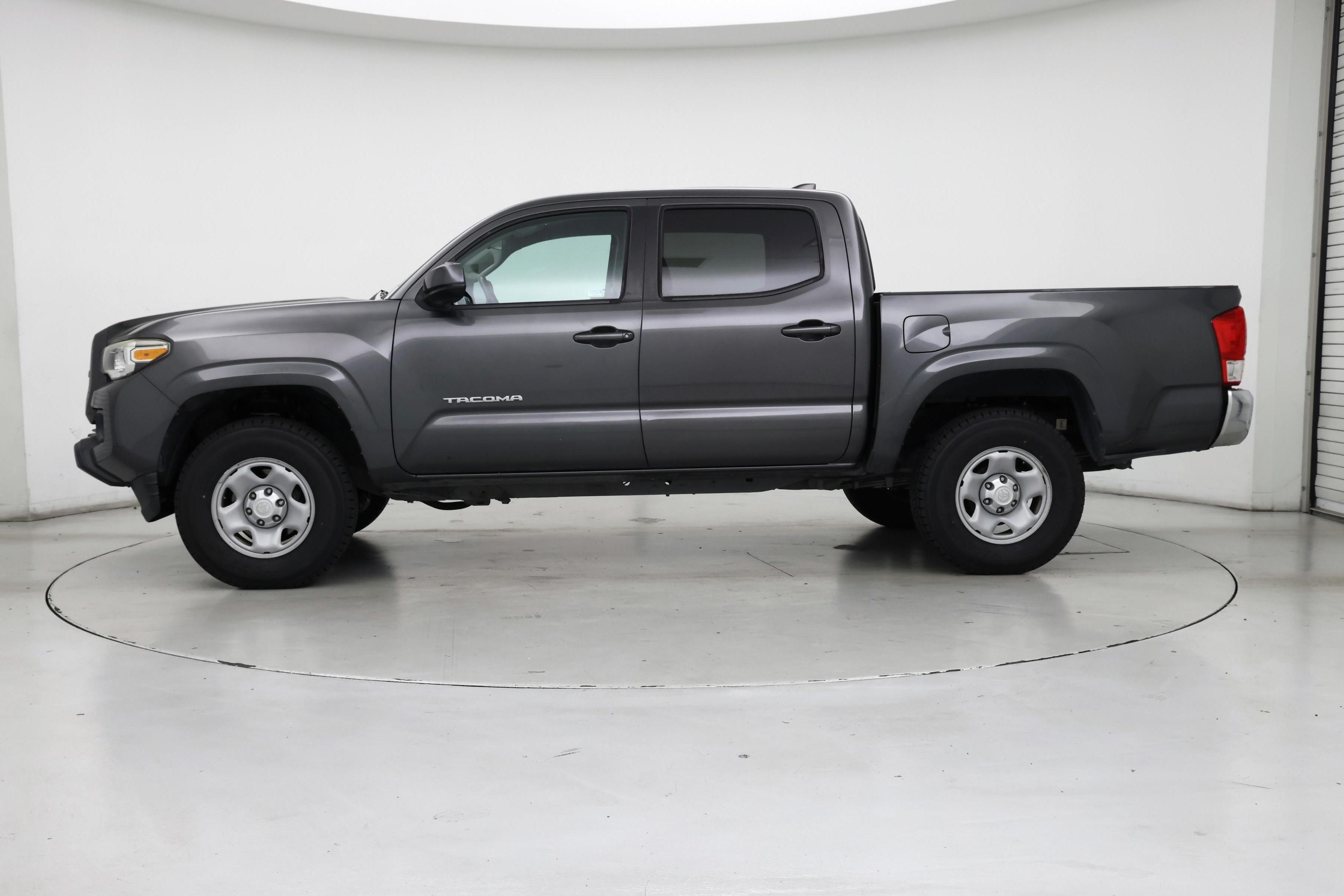 Thumbnail: 2016 Toyota Tacoma - 3