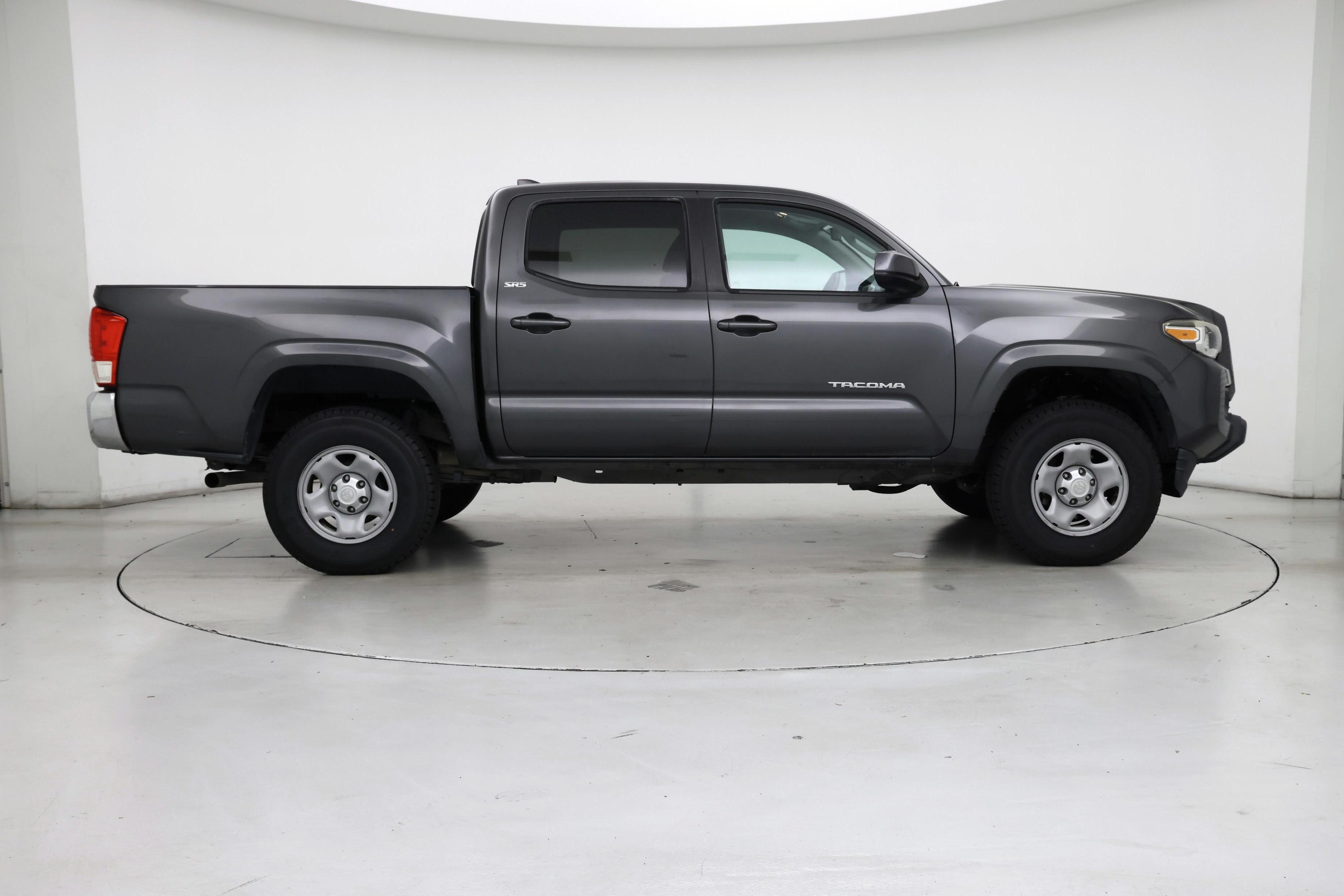 Thumbnail: 2016 Toyota Tacoma - 7
