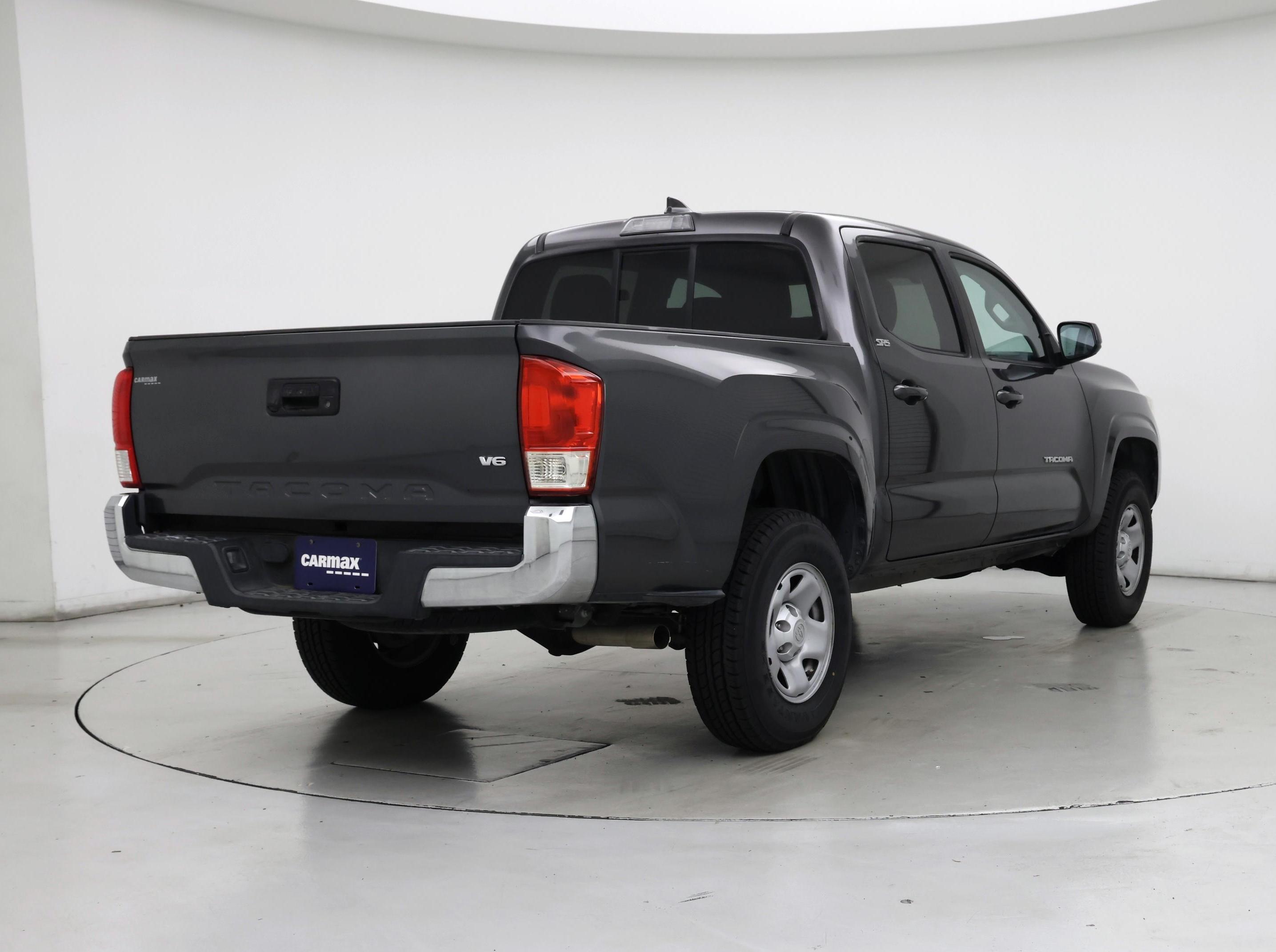 Thumbnail: 2016 Toyota Tacoma - 8