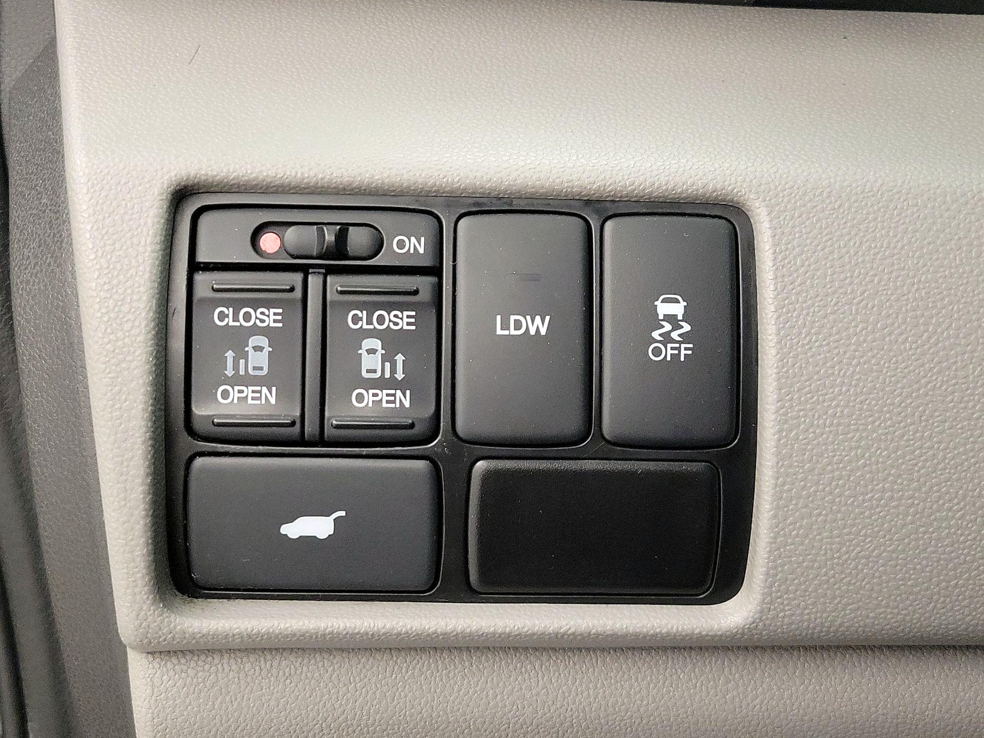 Thumbnail: 2015 Honda Odyssey - 13
