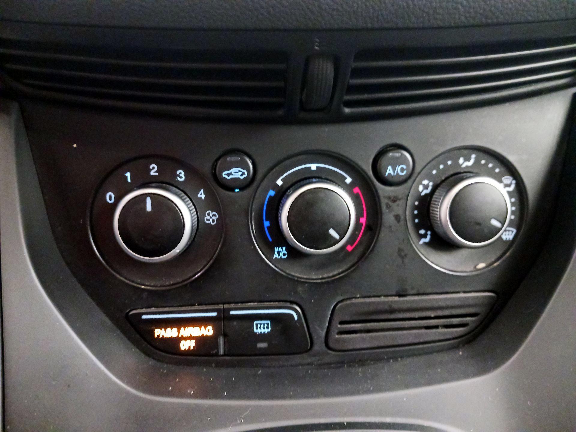 Thumbnail: 2015 Ford Escape - 15