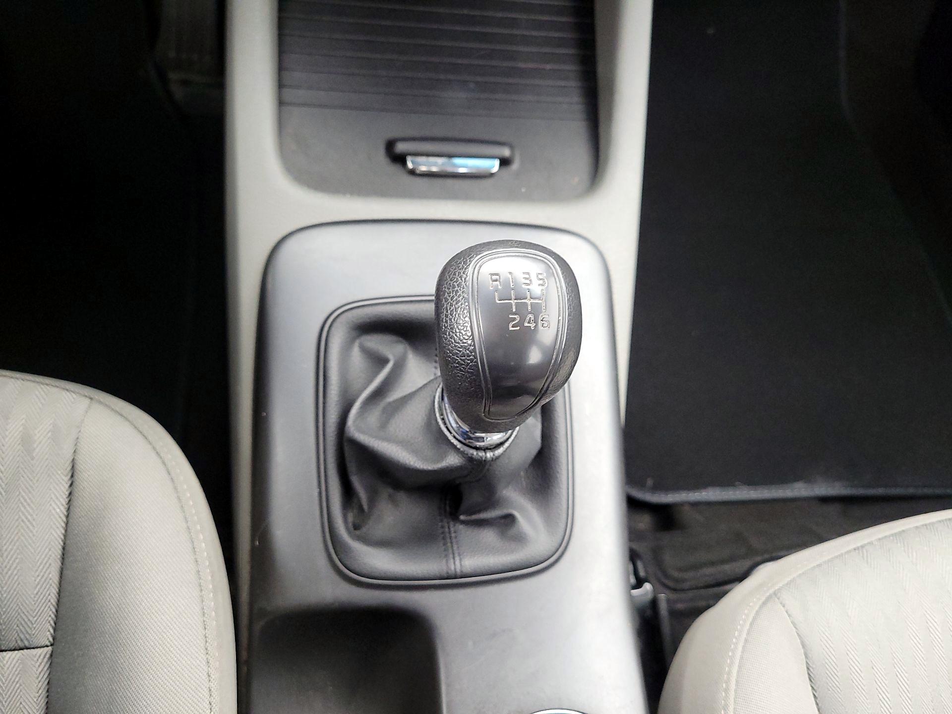 Thumbnail: 2015 Kia Forte - 15