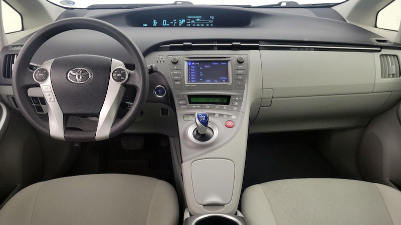 2015 Toyota Prius Three 9