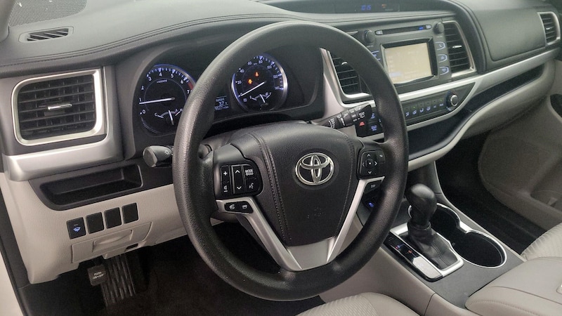 2015 Toyota Highlander LE 9