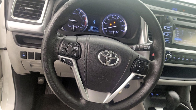 2015 Toyota Highlander LE 10