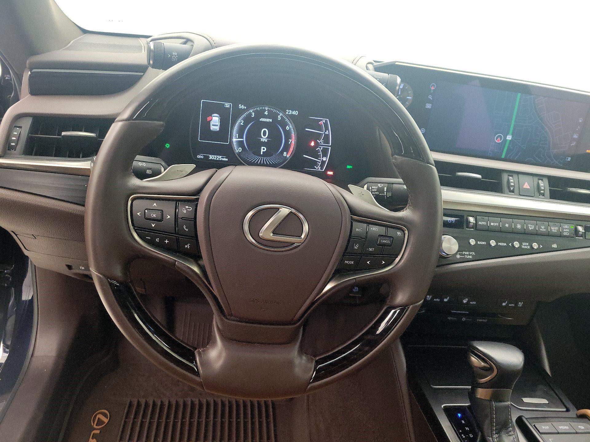 Thumbnail: 2021 Lexus ES - 10