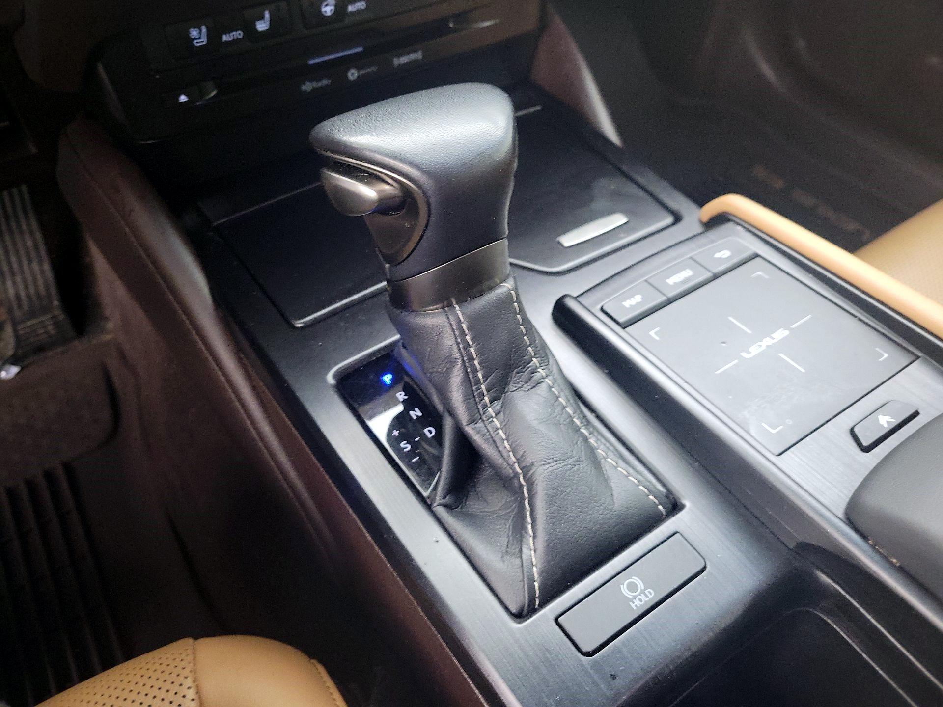 Thumbnail: 2021 Lexus ES - 18