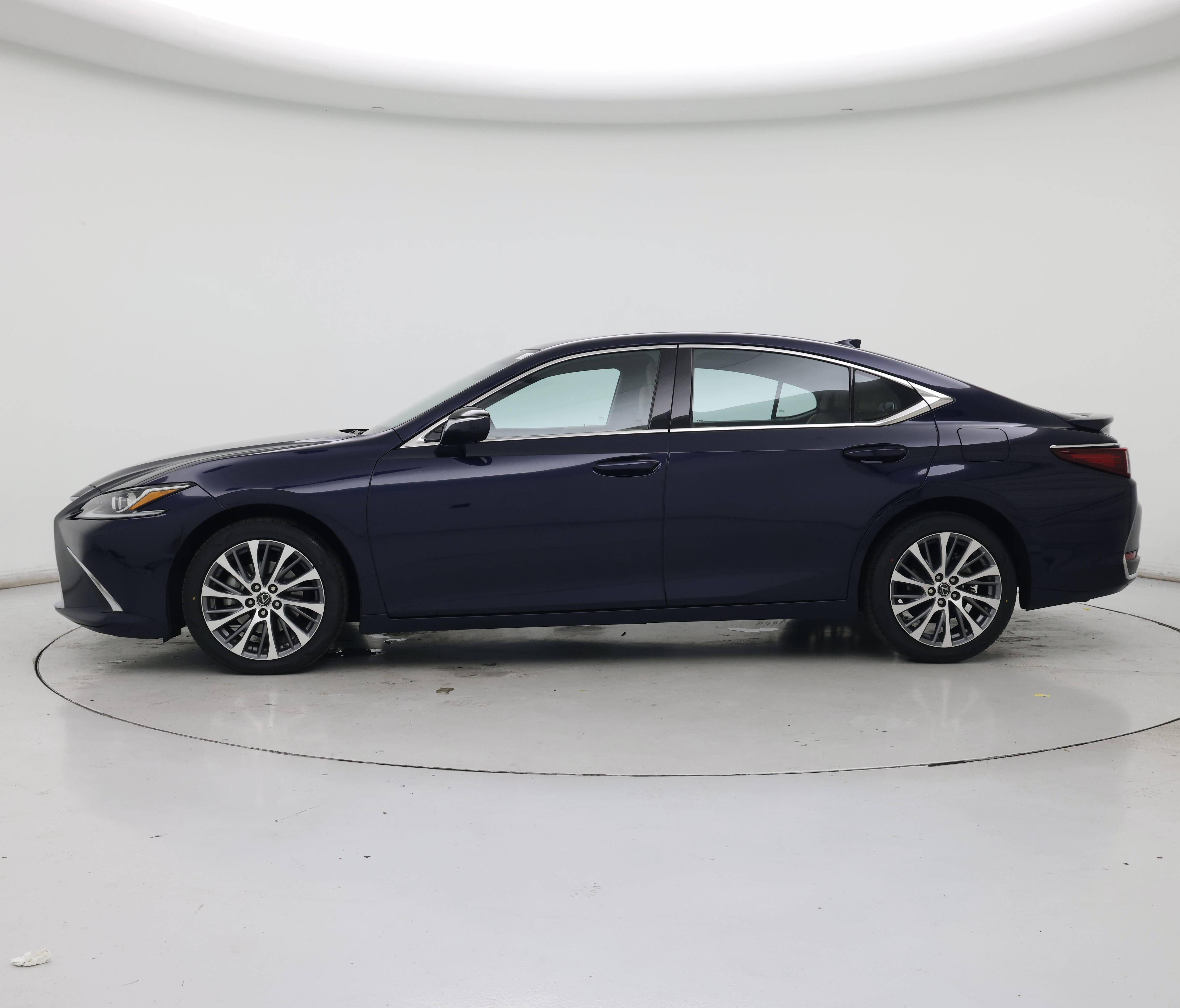 Thumbnail: 2021 Lexus ES - 3