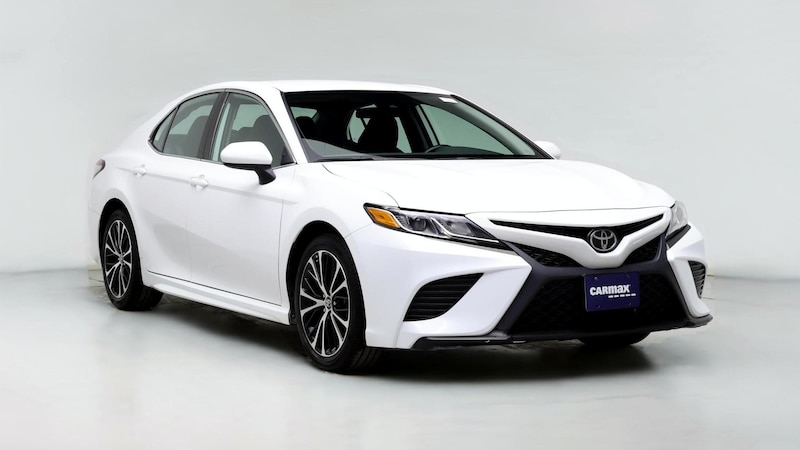 2019 Toyota Camry SE Hero Image