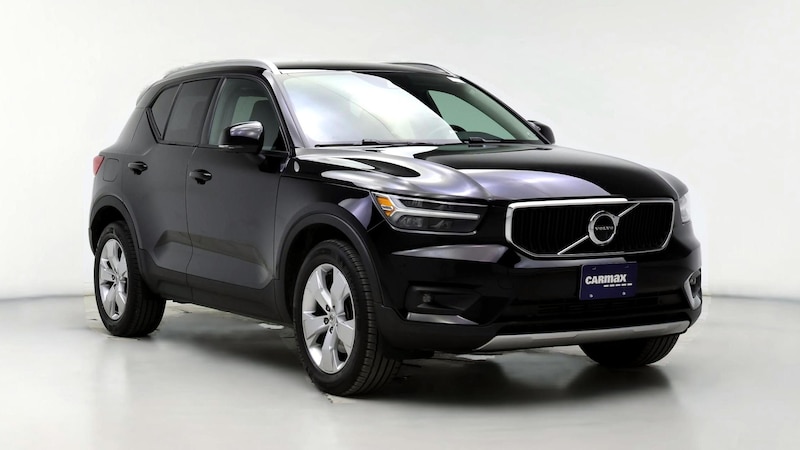 2022 Volvo XC40 T4 Momentum Hero Image