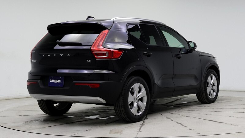 2022 Volvo XC40 T4 Momentum 8