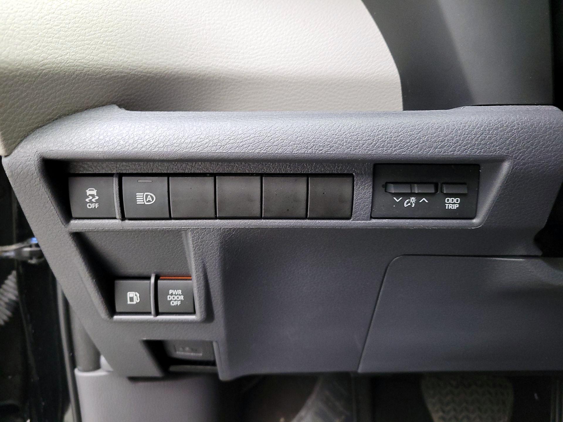 Thumbnail: 2023 Toyota Sienna - 13