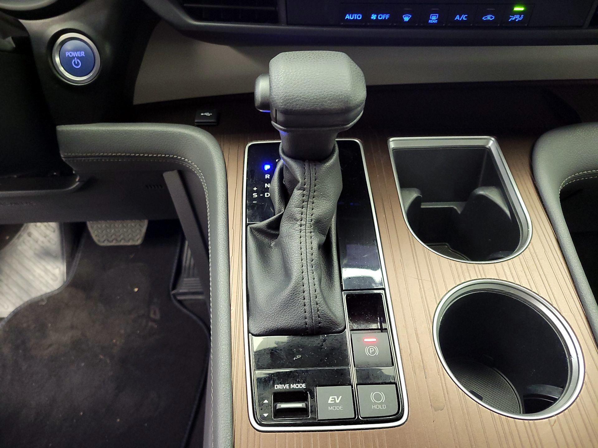 Thumbnail: 2023 Toyota Sienna - 17