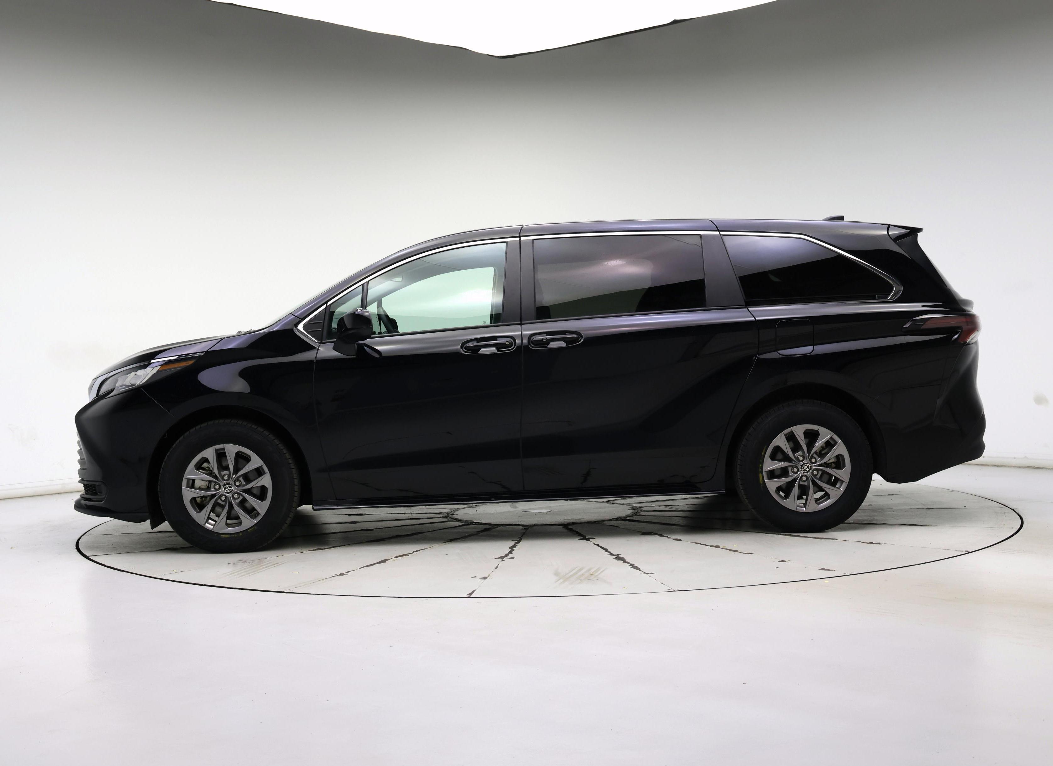 Thumbnail: 2023 Toyota Sienna - 3