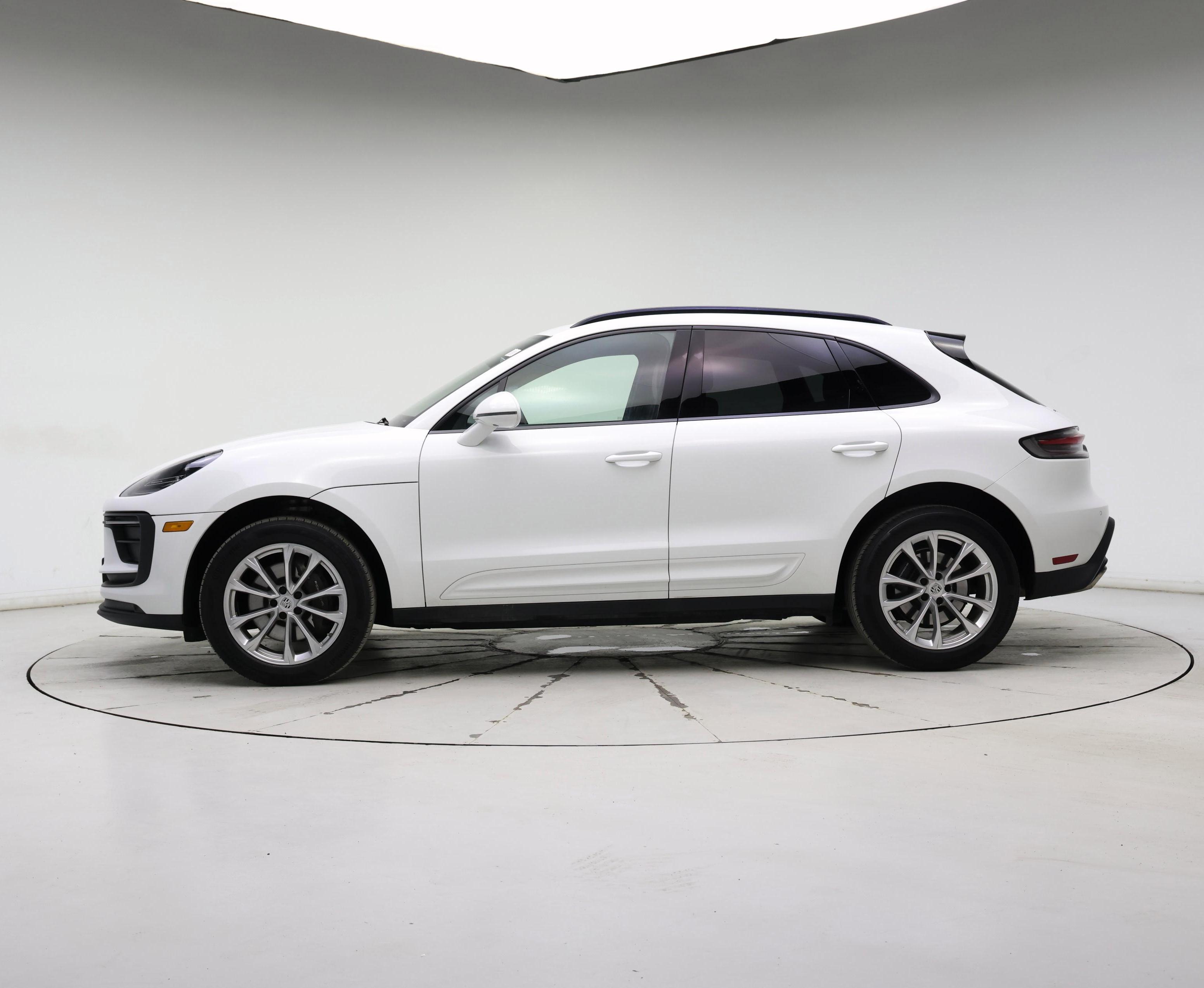 Thumbnail: 2022 Porsche Macan - 3