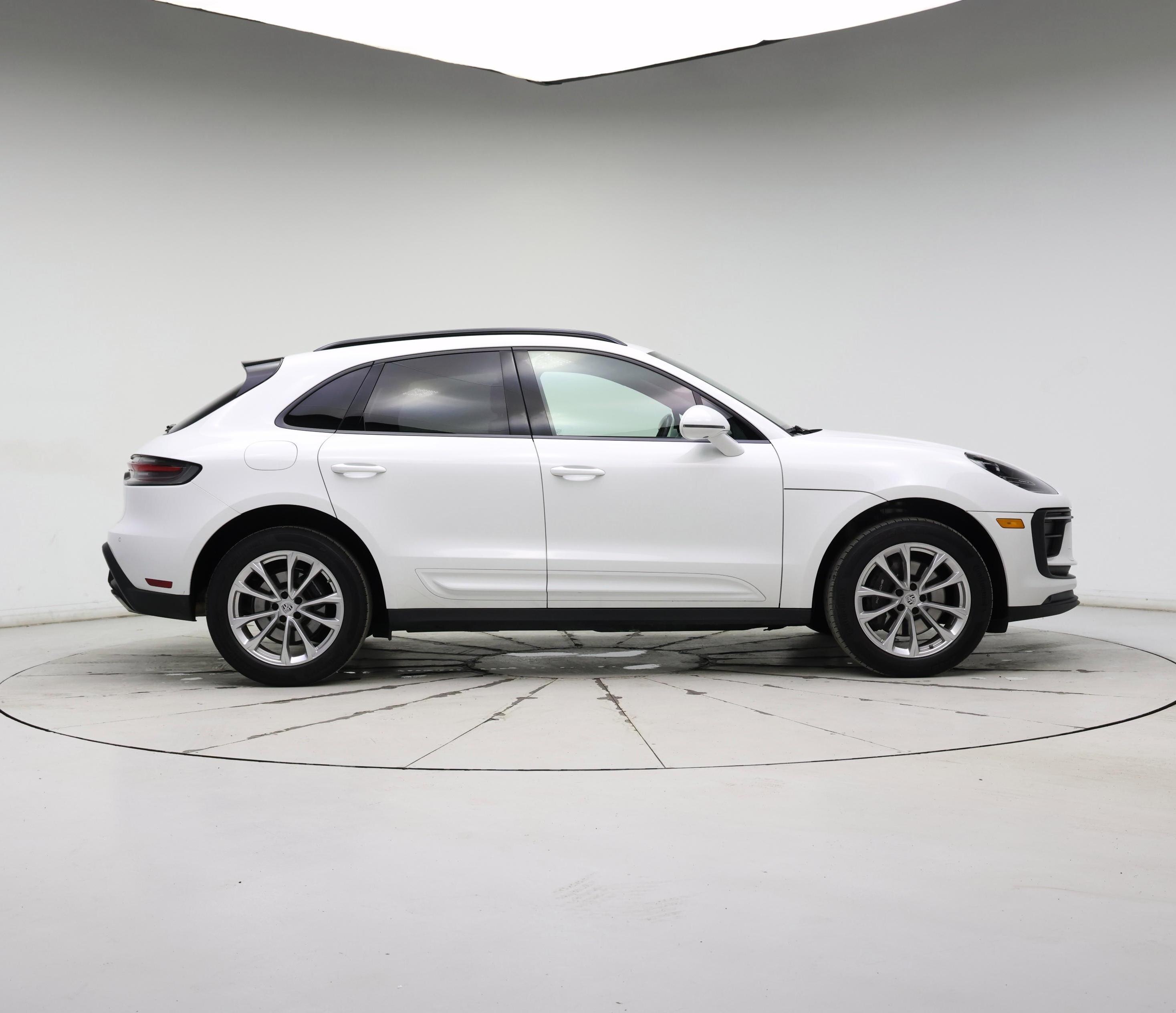 Thumbnail: 2022 Porsche Macan - 7