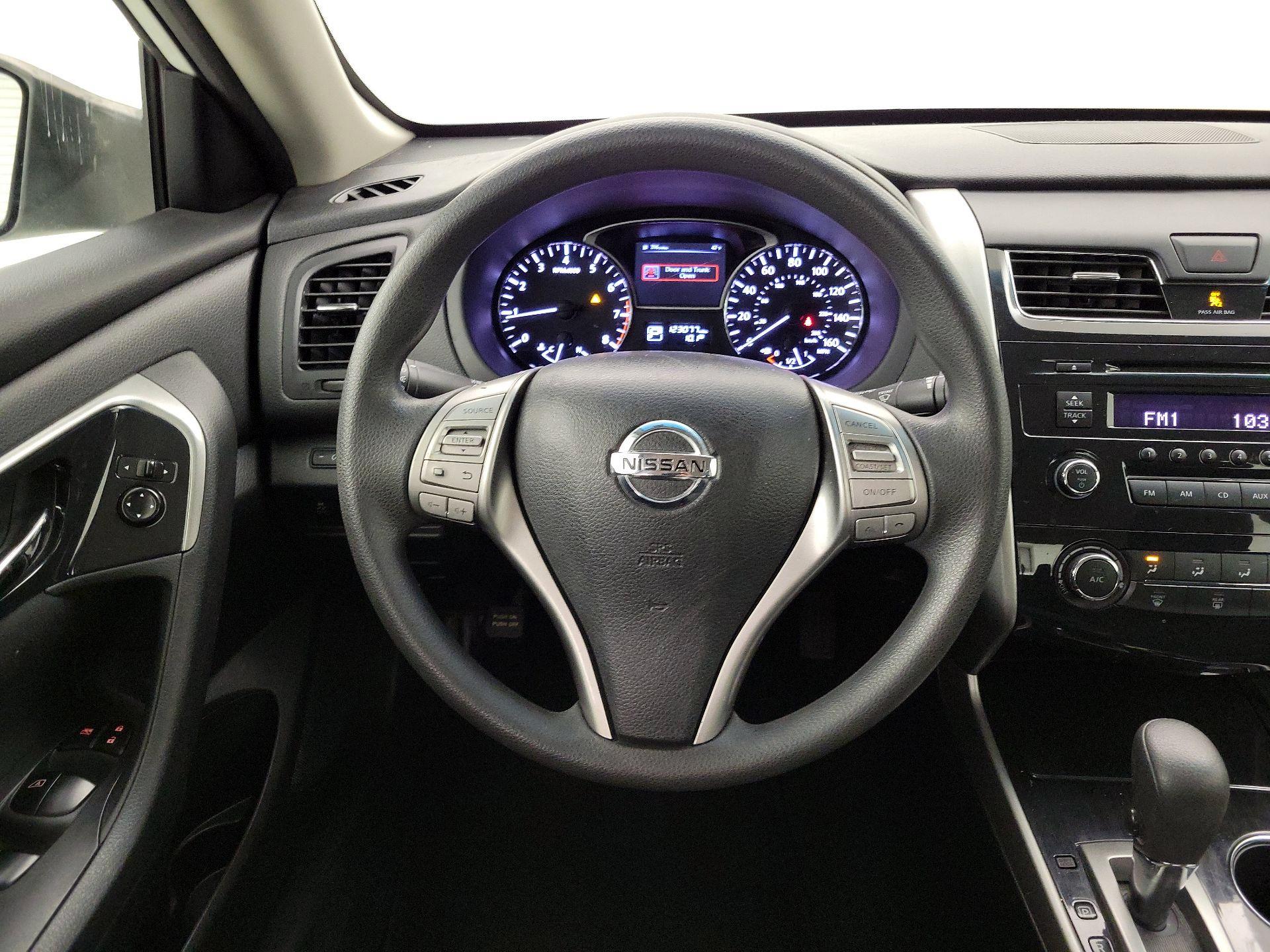 Thumbnail: 2014 Nissan Altima - 10