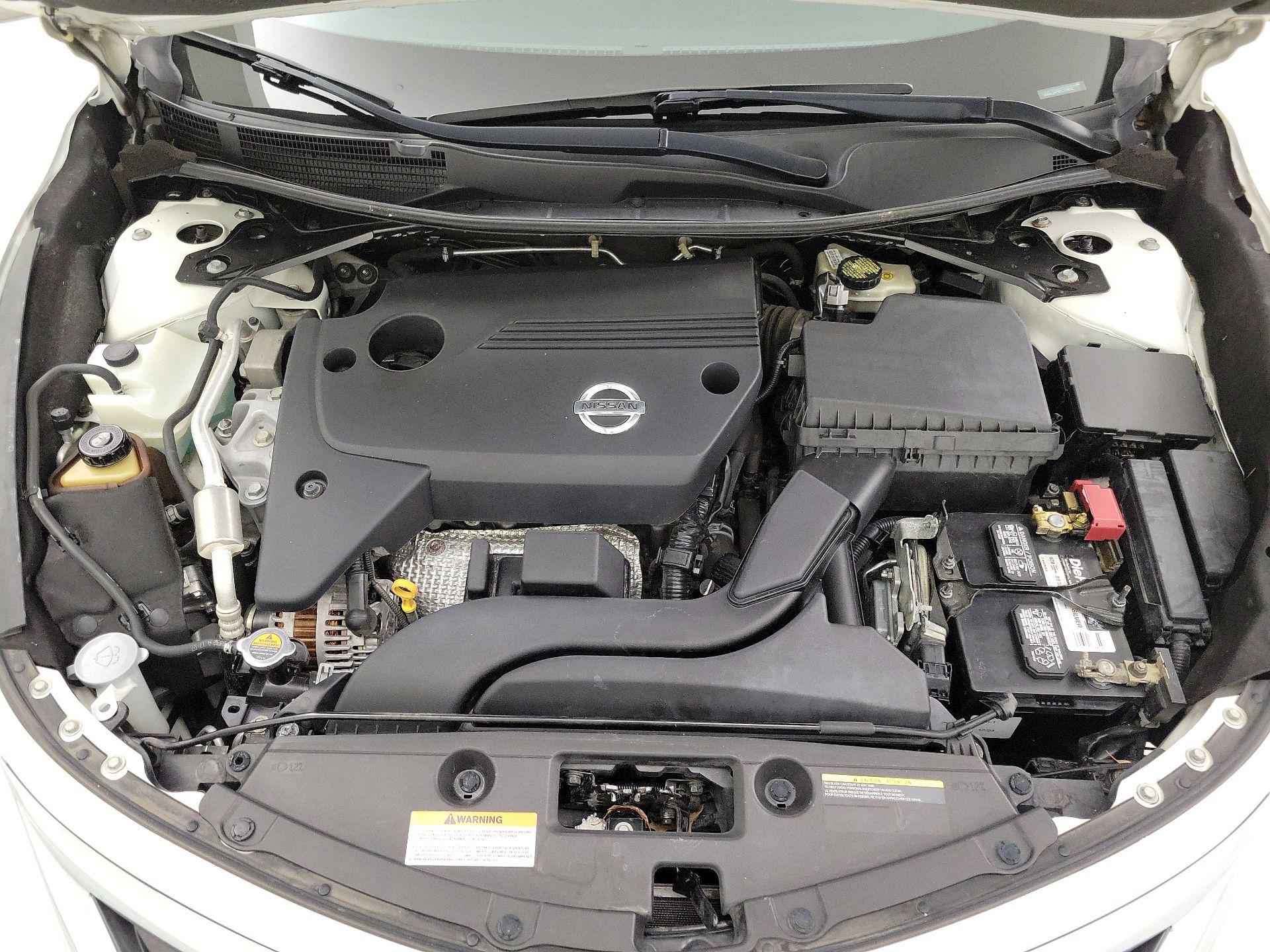 Thumbnail: 2014 Nissan Altima - 18
