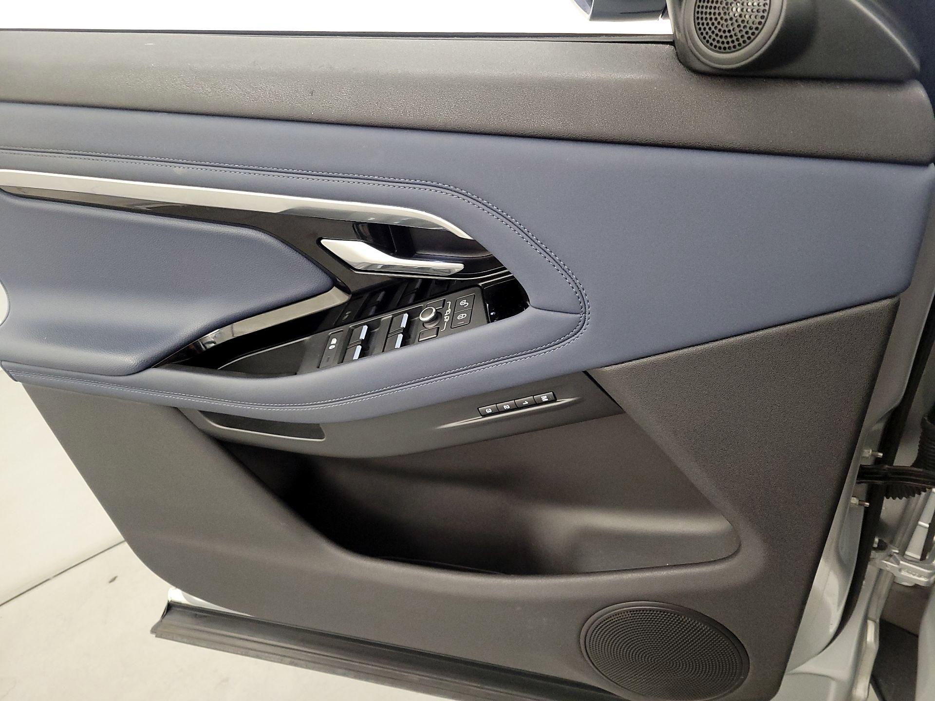 Thumbnail: 2020 Land Rover Range Rover Evoque - 12