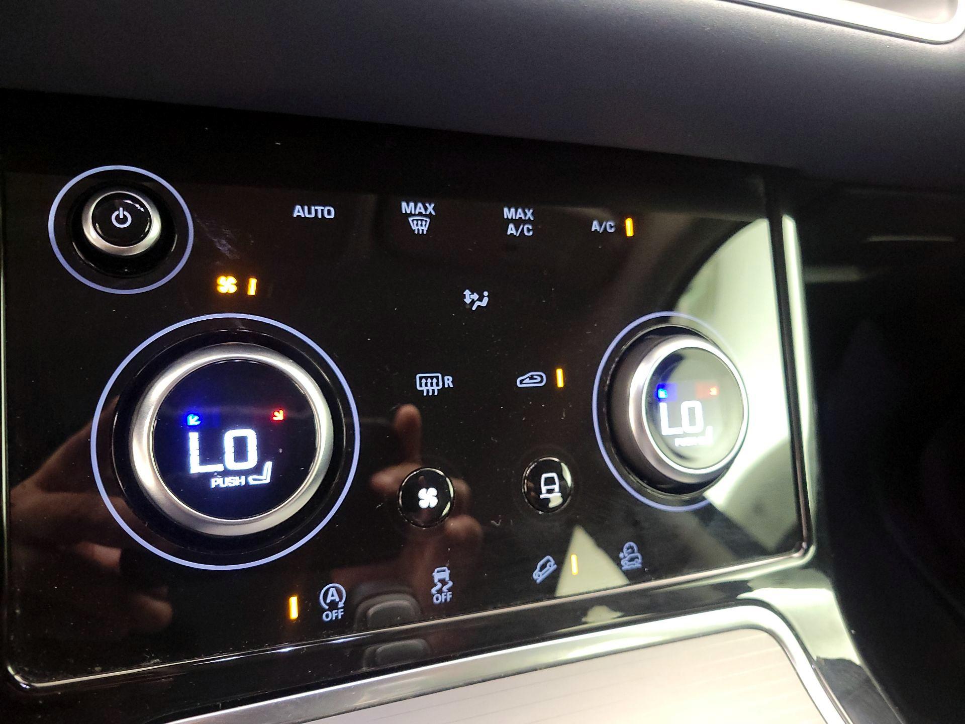 Thumbnail: 2020 Land Rover Range Rover Evoque - 14