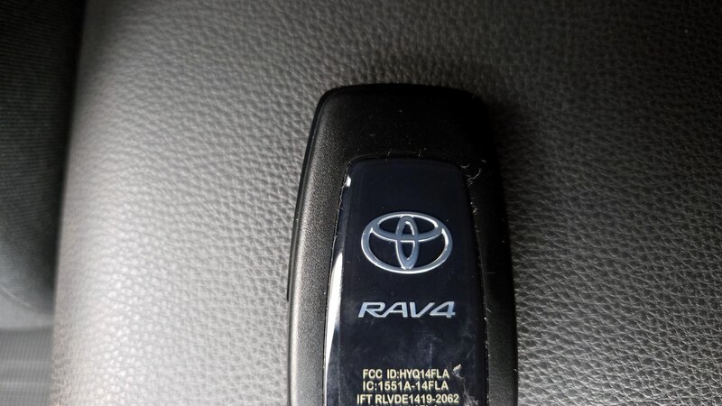 2023 Toyota RAV4 SE 23