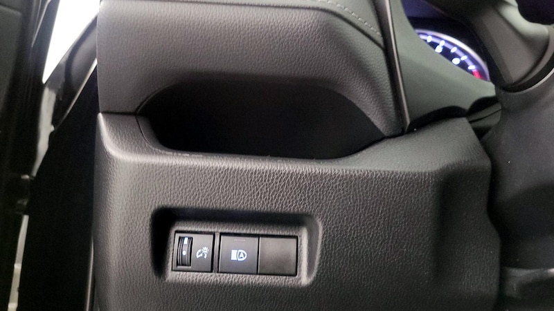 2021 Toyota RAV4 LE 13