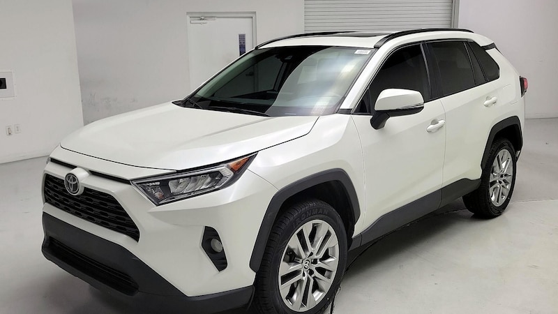 2021 Toyota RAV4 XLE Premium 3