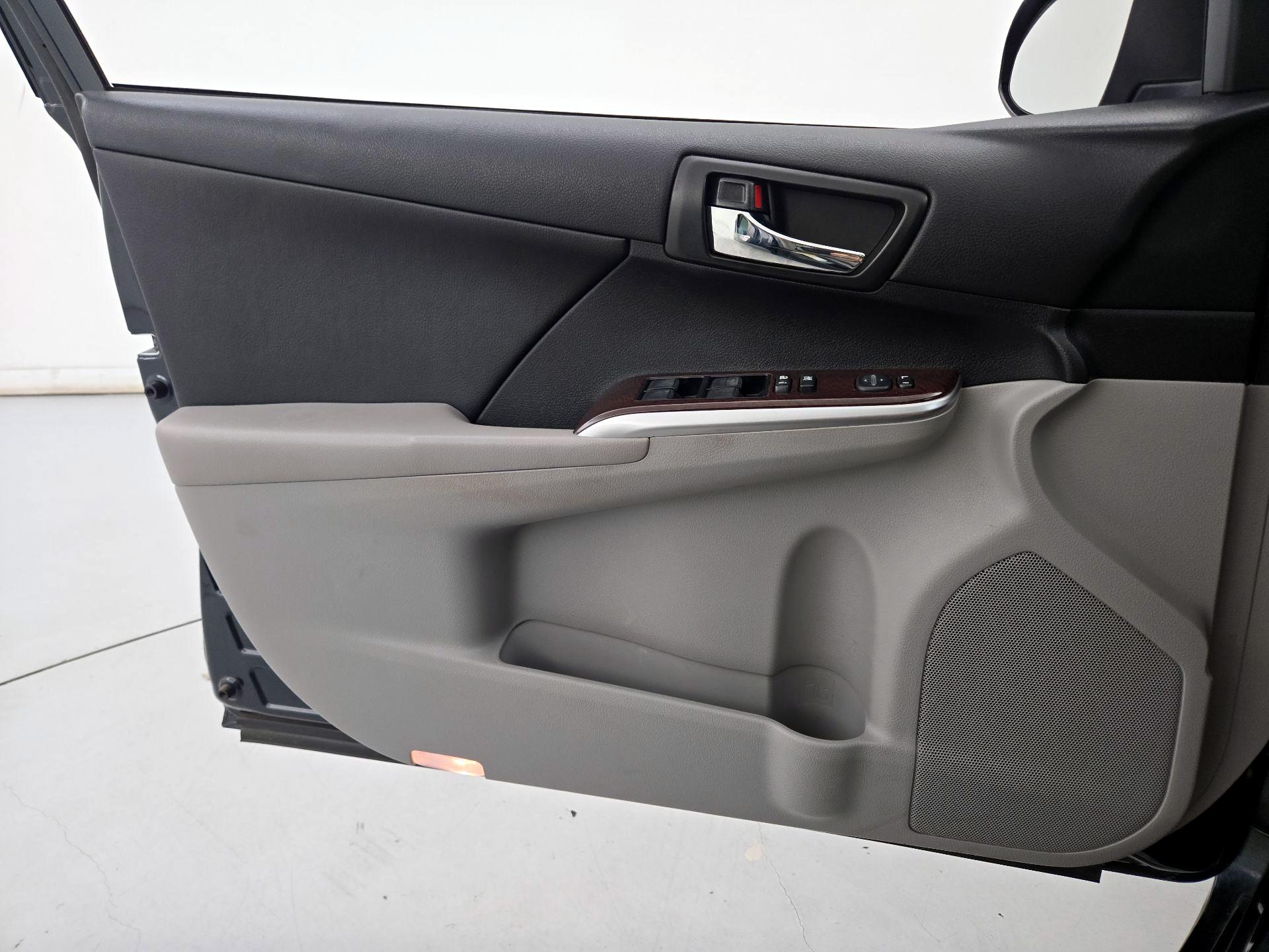 Thumbnail: 2013 Toyota Camry - 12