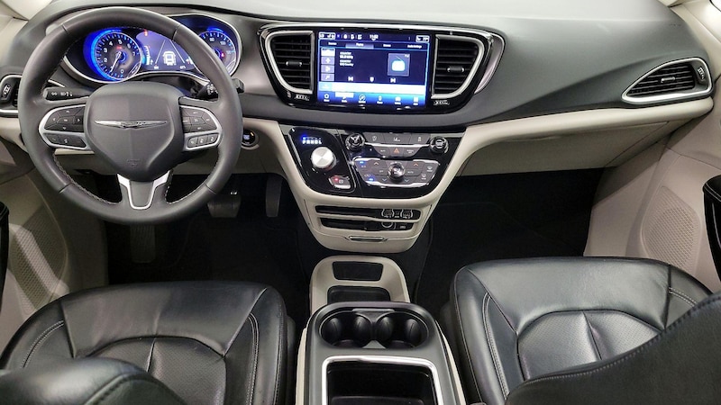 2022 Chrysler Pacifica Touring L 9