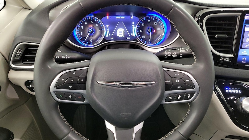 2022 Chrysler Pacifica Touring L 10