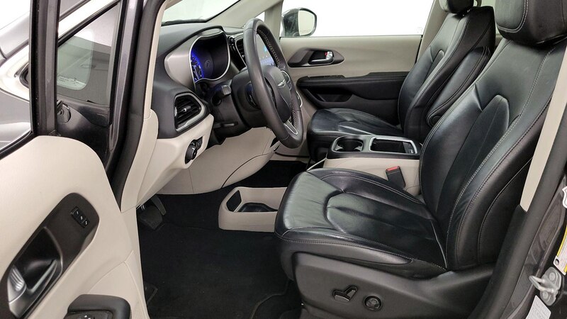 2022 Chrysler Pacifica Touring L 11
